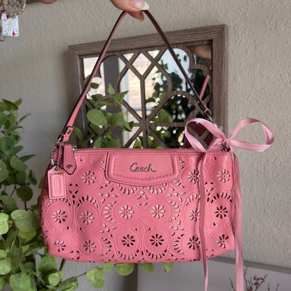 🎀👛🌸Coach Ashley Lace large leather wristlet or shoulder bag